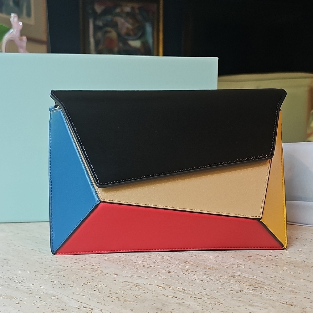 Mlouye Naomi Mondarin